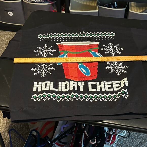Hanes Men's Size XL  Ugly Christmas Sweatshirt Holiday Cheer Red Cup - Picture 4 of 4